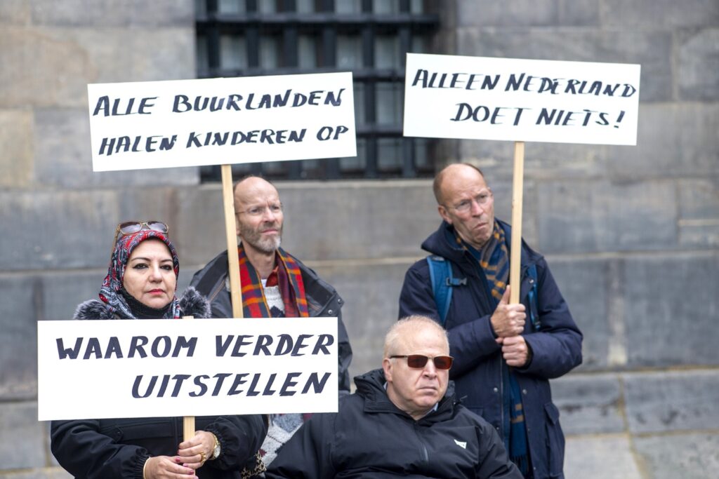 Demonstratie voor het terughalen van IS-vrouwen. Amsterdam, 13 november 2021.