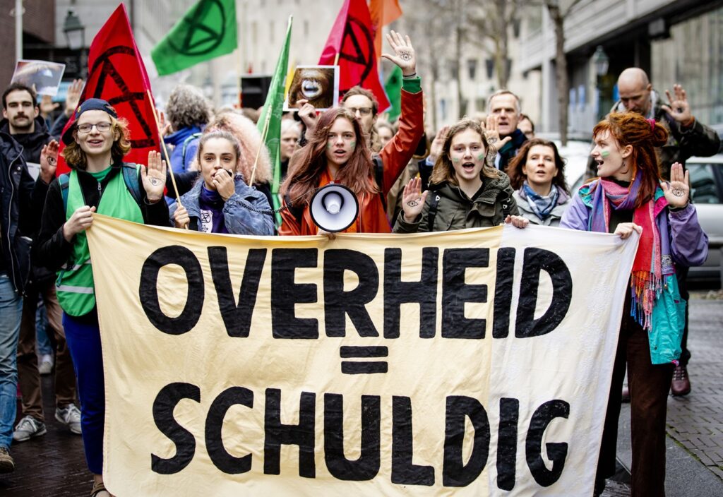 Jongeren voeren actie voor Urgenda vonnis.