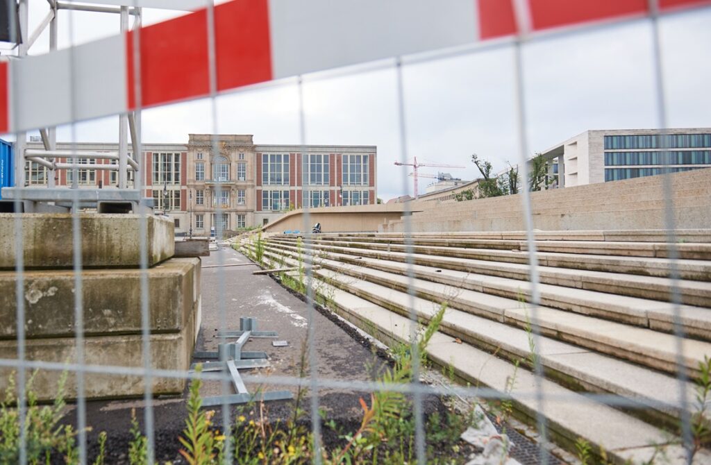 De bouwplaats waar het monument voor Vrijheid en Eenheid moet komen.Berlijn, 24 juli 2024.