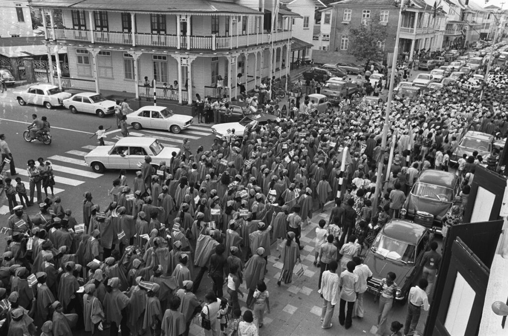Surinamers vieren de onafhankelijkheidvan hun land, 25 november 1975. Getty Images