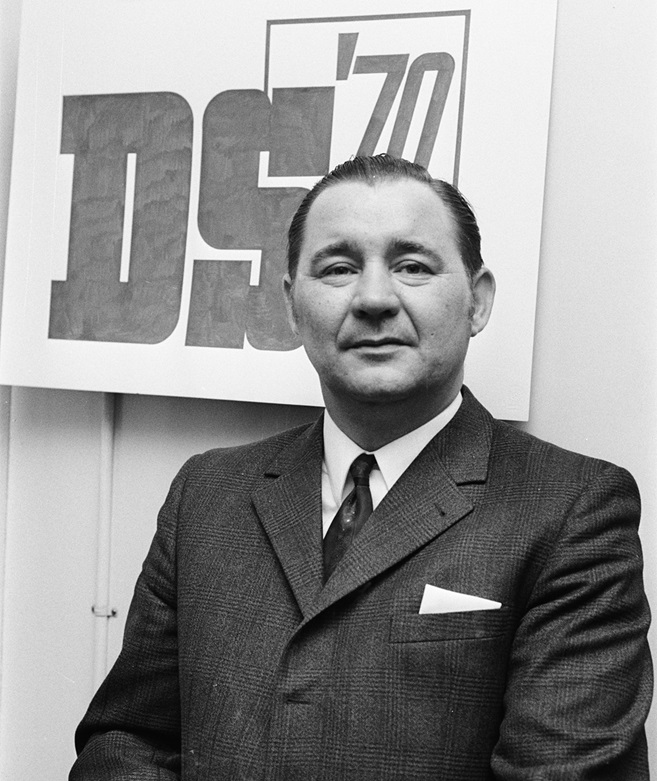 Oud PvdA’er Hendrik Pors jr. bij een partijbijeenkomst van DS’70 in 1970.