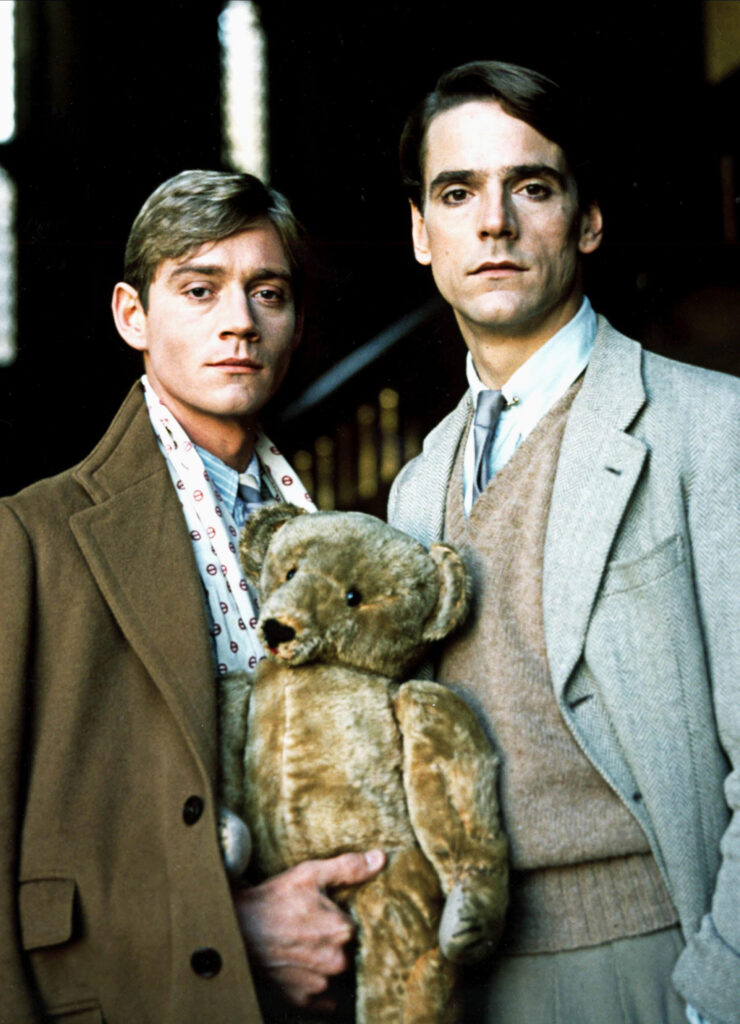 Anthony Andrews enJeremy Irons (vlnr) zijn Sebastian en Charles in Brideshead Revisited.