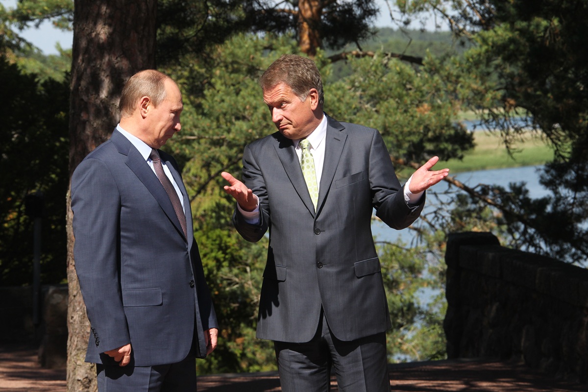 De Finse president Sauli Niinistö (rechts) ontvangt zijn Russische collega Vladimir Poetin, 25 juni 2013.